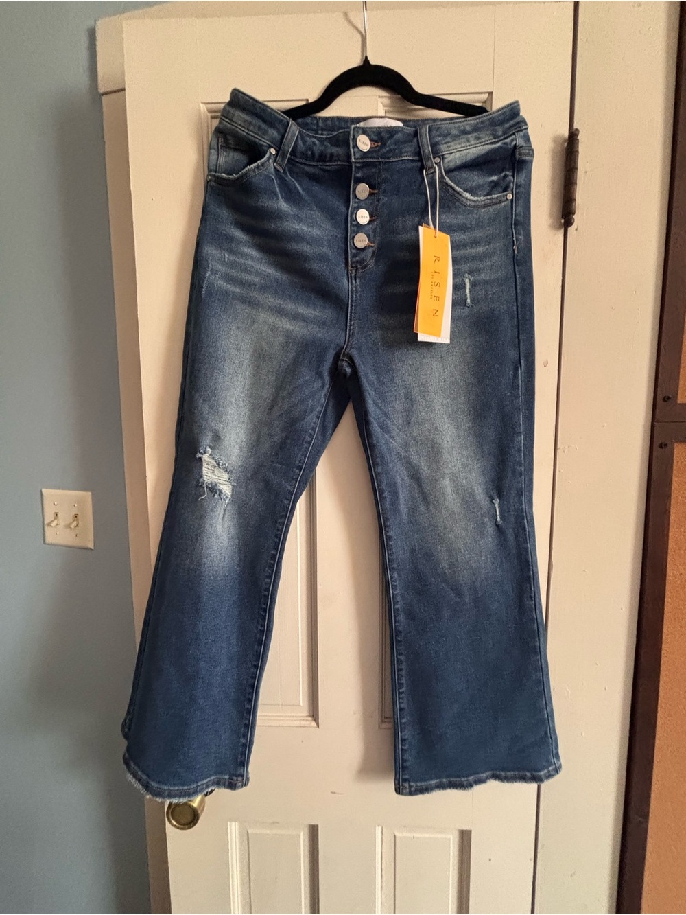 Risen Button-Fly Distressed Boyfriend slightly cropped Leg Jeans — Blue